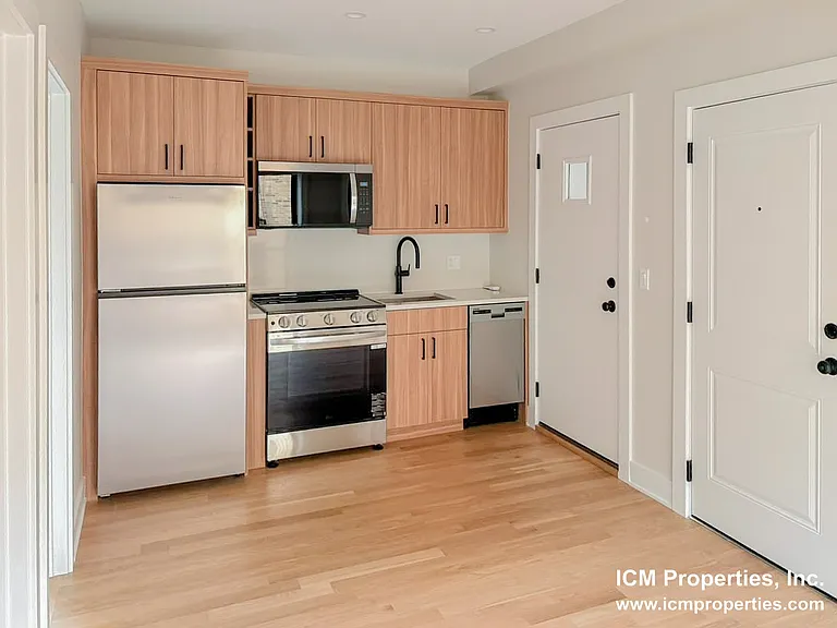 2237.5 N Bissell Ave #1E — Photo 2