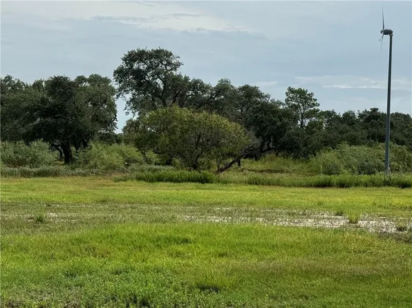 142 Heritage Park Dr, Rockport, TX 78382