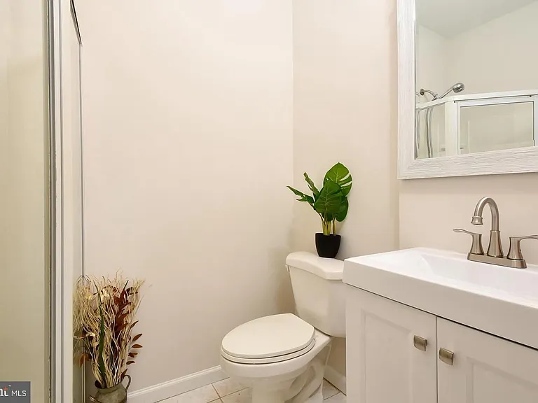 3802 Koval Ln — Photo 23