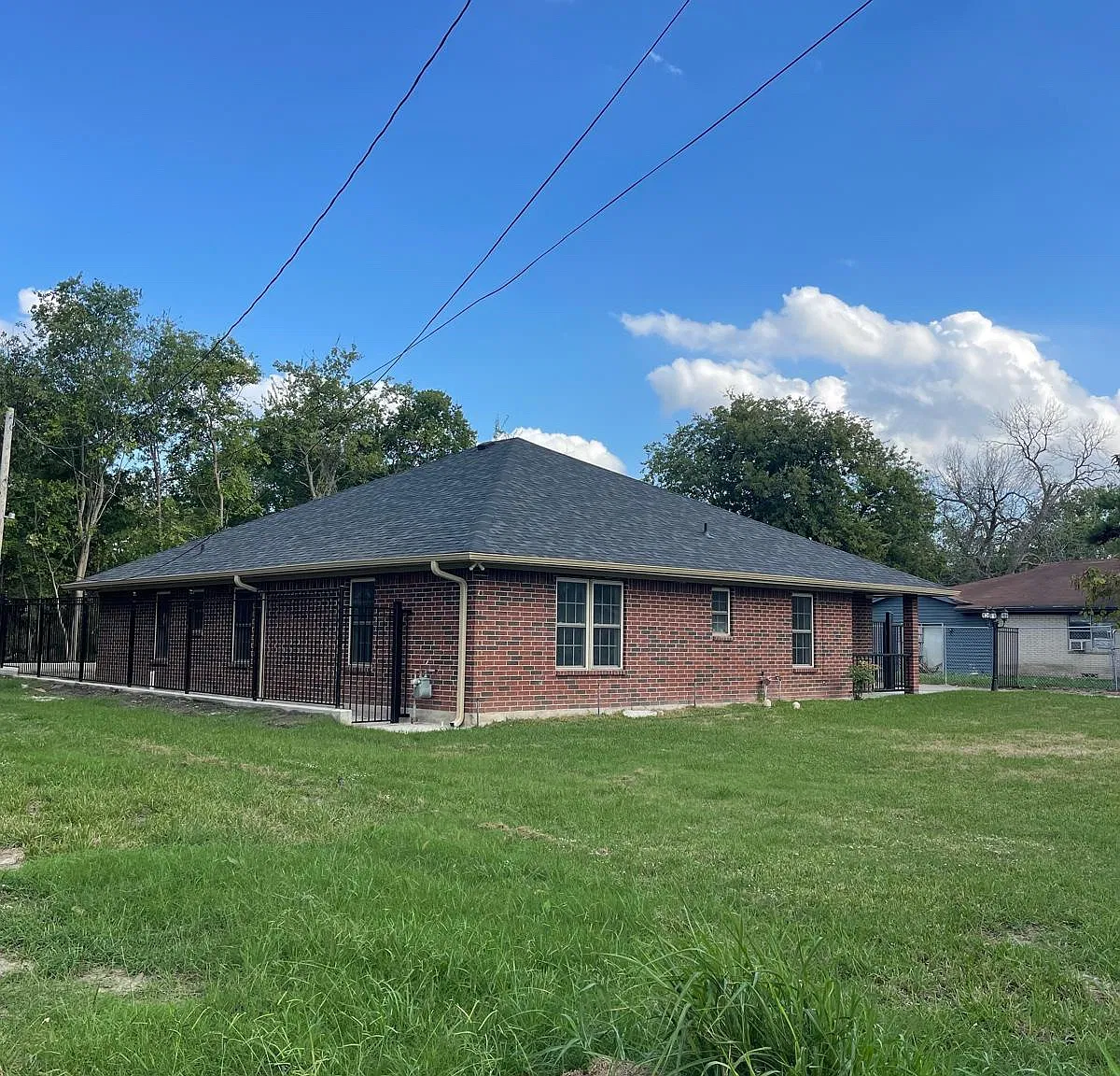 3 bed, 1471 sqft, $1,900 — Photo 1