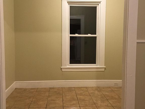 Dining area off kitchen