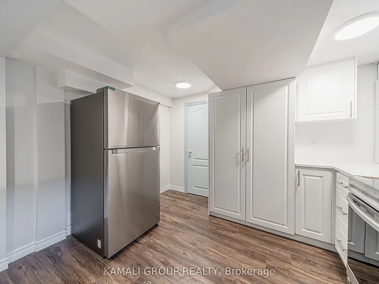 714 Gilbert St W #BASEMENT — Photo 6