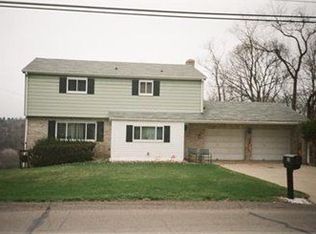 33 Collinwood Dr, Pittsburgh, PA 15215