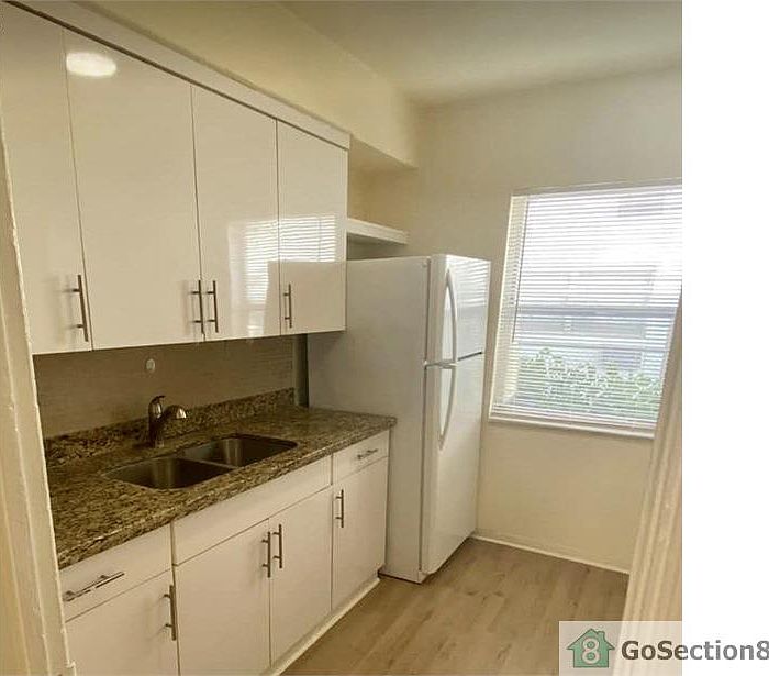 1st image of 422 NE 82nd St