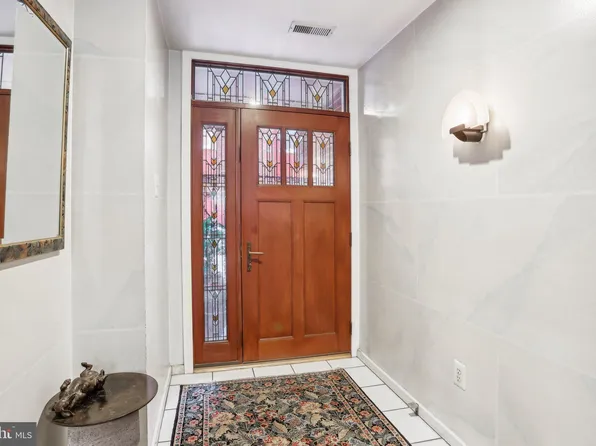 137 N 22nd St, Philadelphia, PA 19103