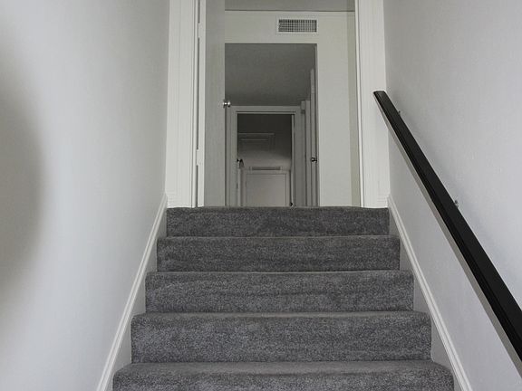 2nd image of 510 1/2 W 8th St