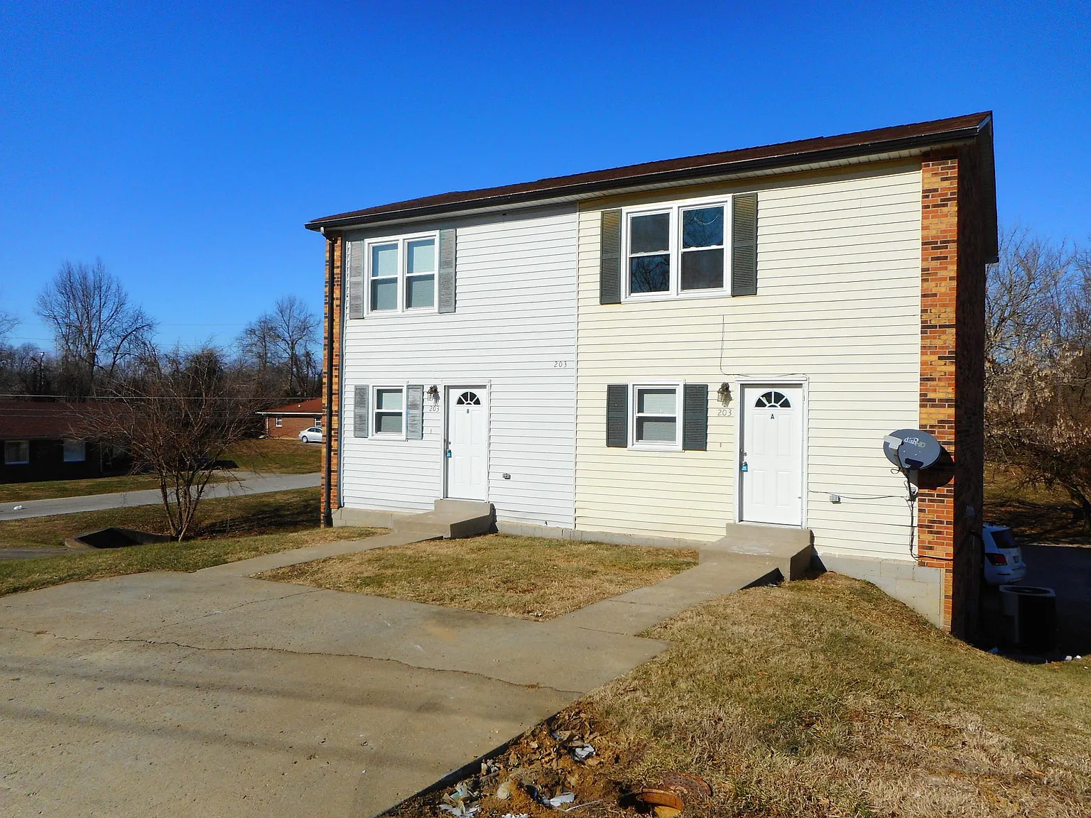 2 bed, 1.5 bath, 1044 sqft, $995 — Photo 1