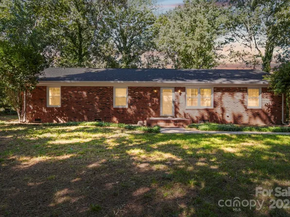 1110 White Oaks Cir, Monroe, NC 28112