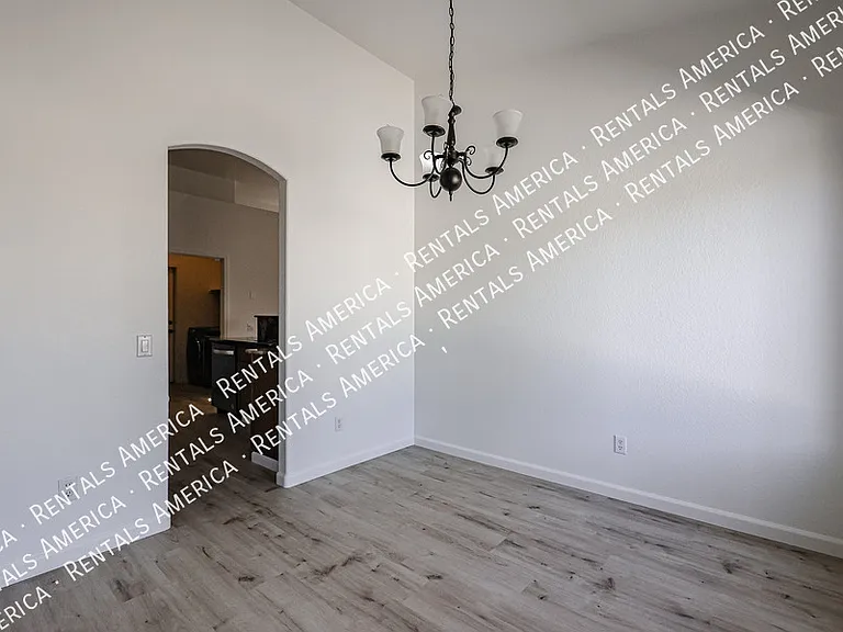 764 E Sheffield Ave — Photo 10