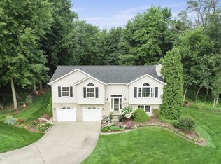 372 Kimrich Cir S, Valparaiso, IN 46385