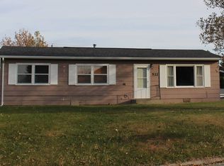 522 W 10th St, Winner, SD 57580