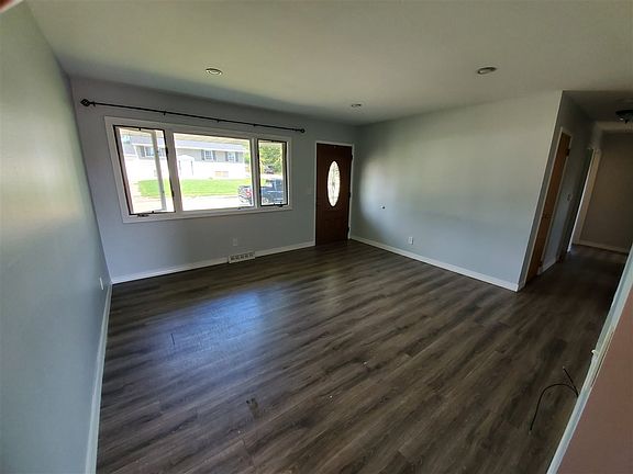4th image of 2558 Rosewood Dr