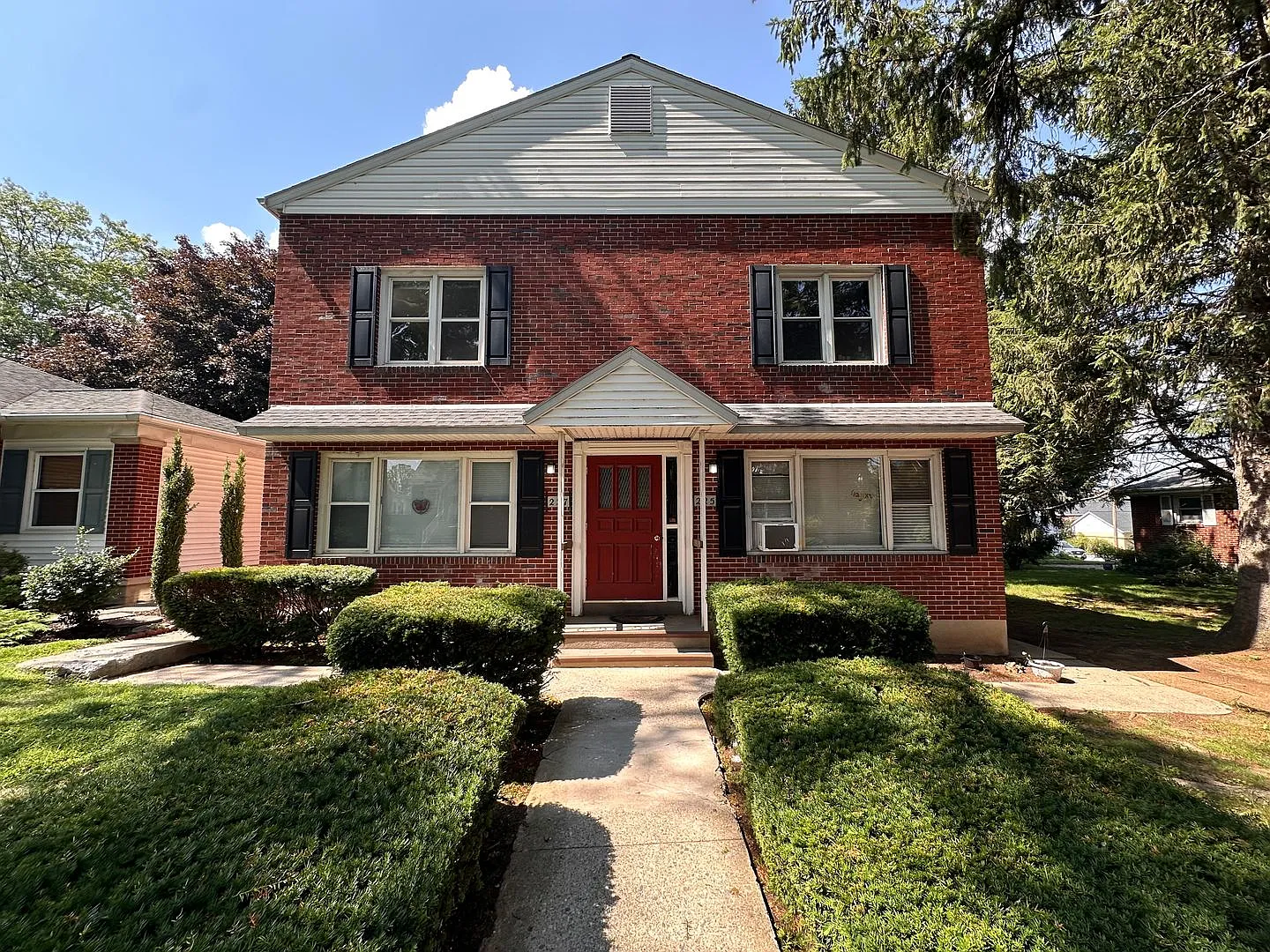 225-227 W Areba Ave — Photo 1