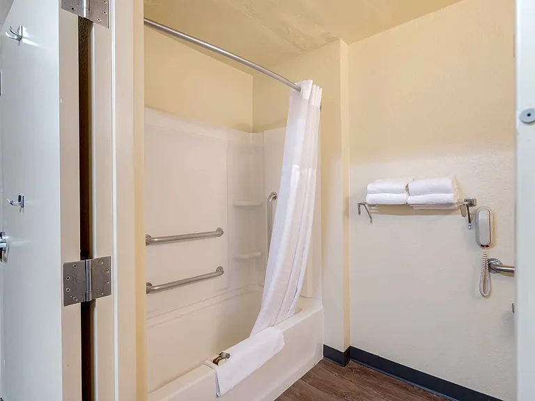Deluxe Studio - 2 Full Beds