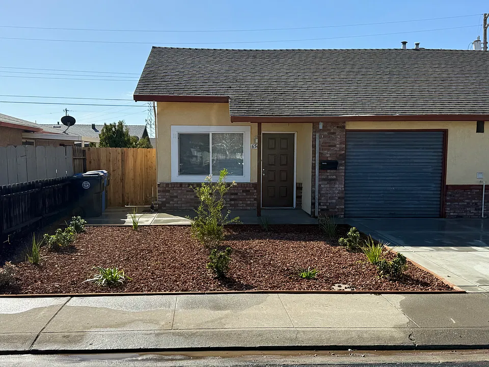 654 Meadowlark Ln