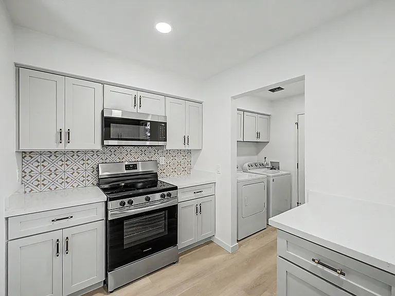 1812 W Village Way — Photo 7