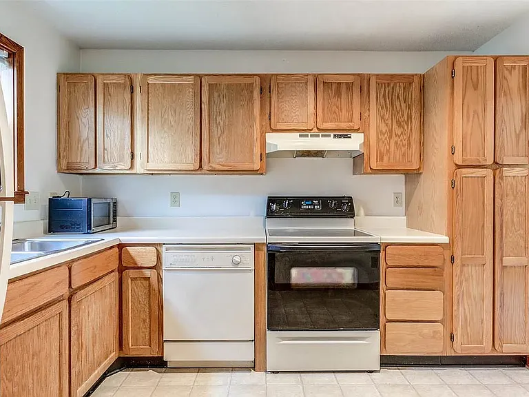 310 Cedarwood Ln #B — Photo 9