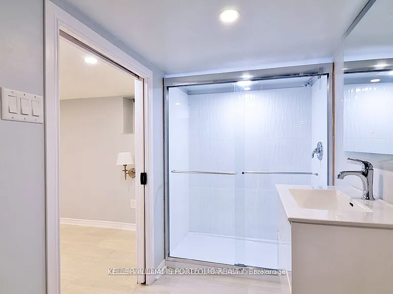 431 Kingston Rd #LOWER — Photo 22