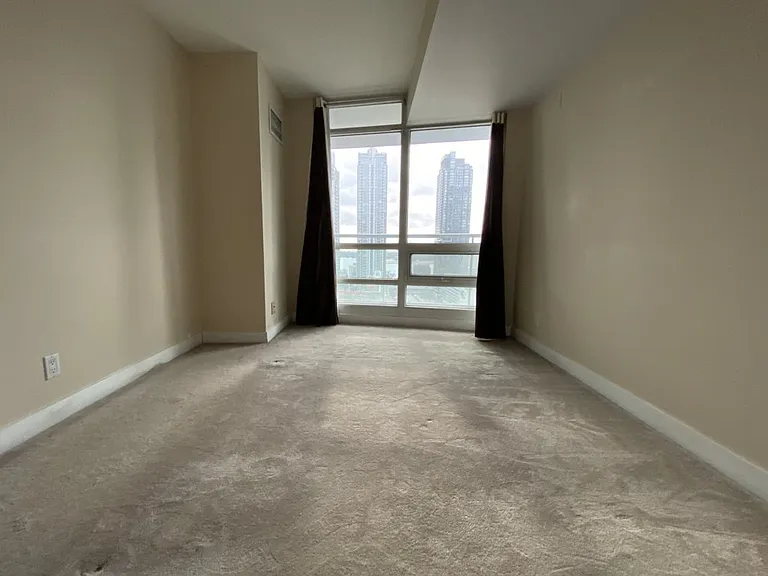 397 Front St W #2201 — Photo 12