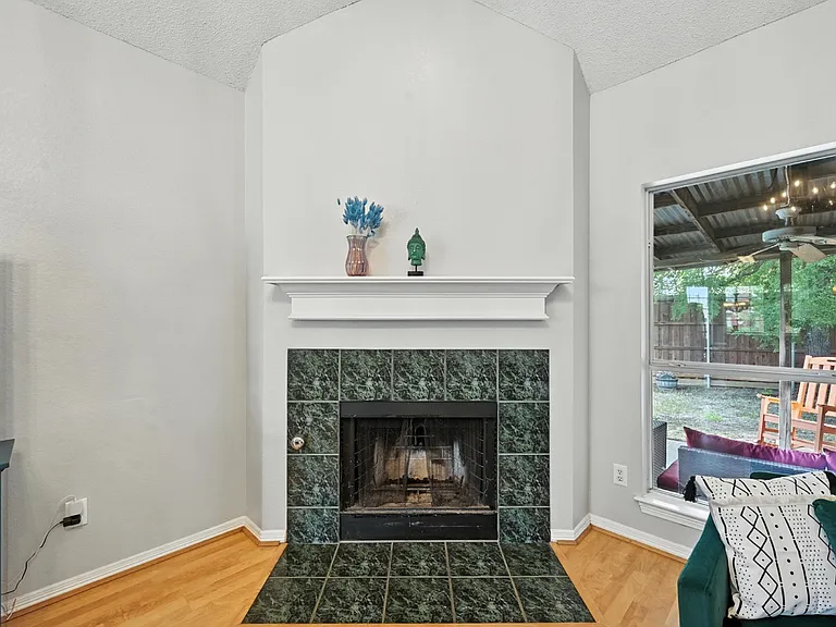 4168 Creekhollow Dr — Photo 6