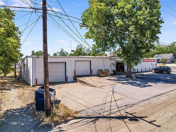 3rd image of 1022 N Main St