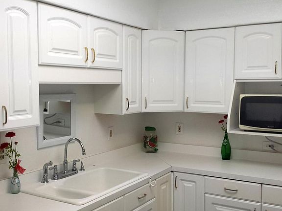 Carmona-Kitchen11