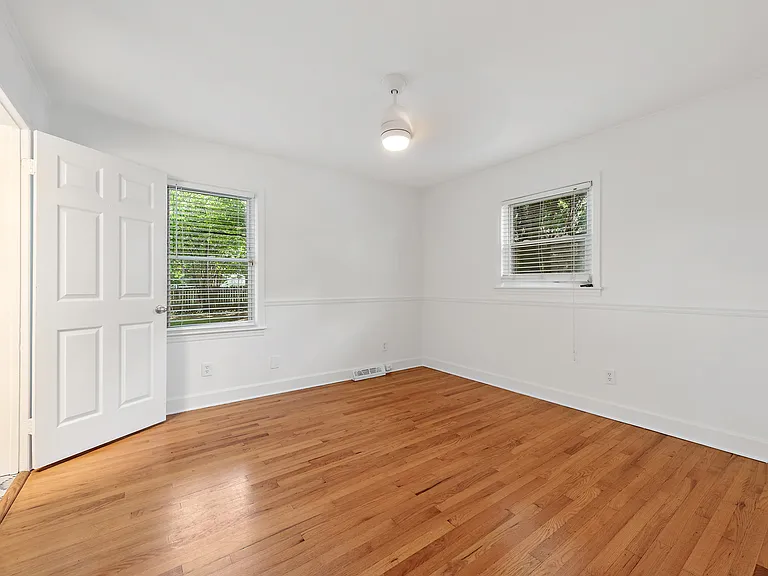 1129 Eastview Dr — Photo 11