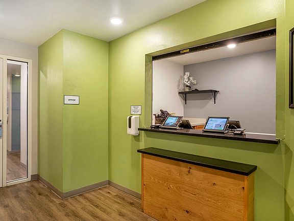 Lobby and Guest Check-in