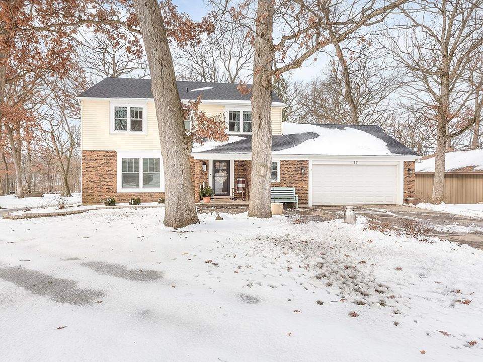 Fabulous creek view lot with magnificent oak trees, yet right in town!