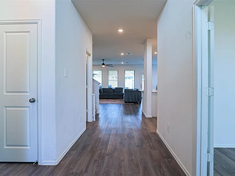 202 Augustine Way — Photo 3