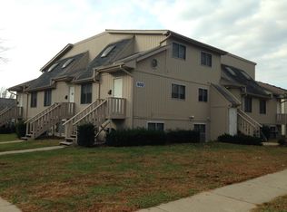 802 Edgebrook Dr APT 4, Dekalb, IL 60115