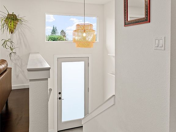 3rd image of 215 Hubbard Road