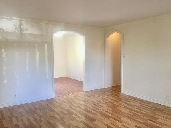 4th image of 155 Briarwood