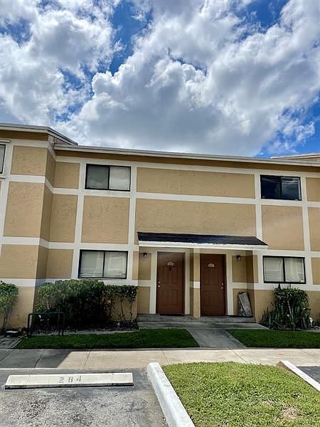 1st image of 9490 Palm Cir S