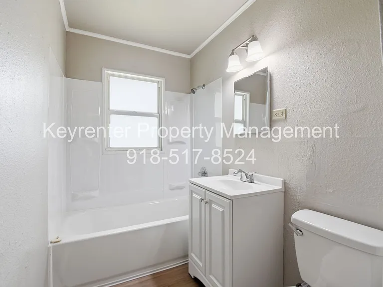 1514 E 49th St — Photo 13