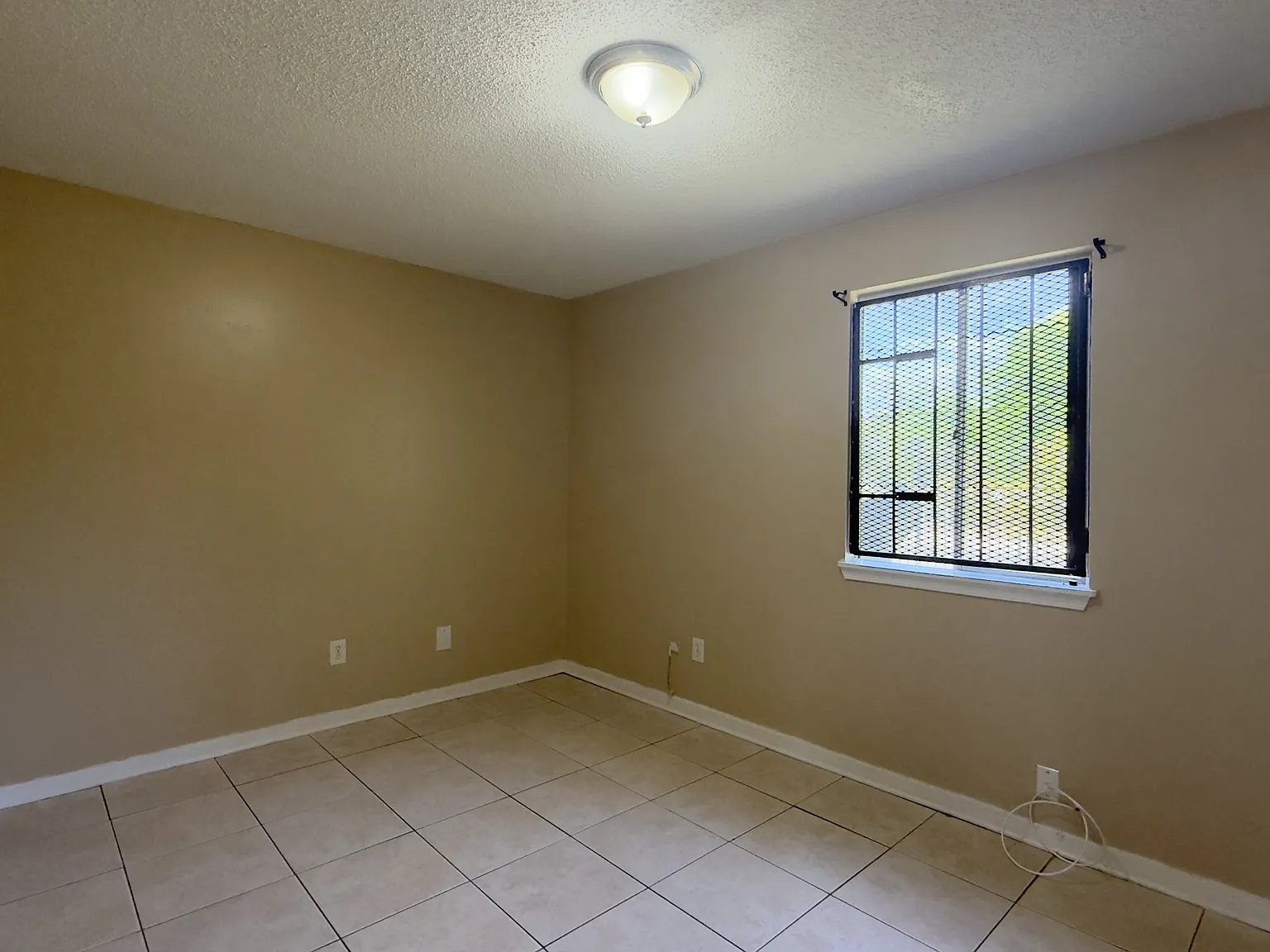 4253 Moncrief Rd W - 2 — Photo 4