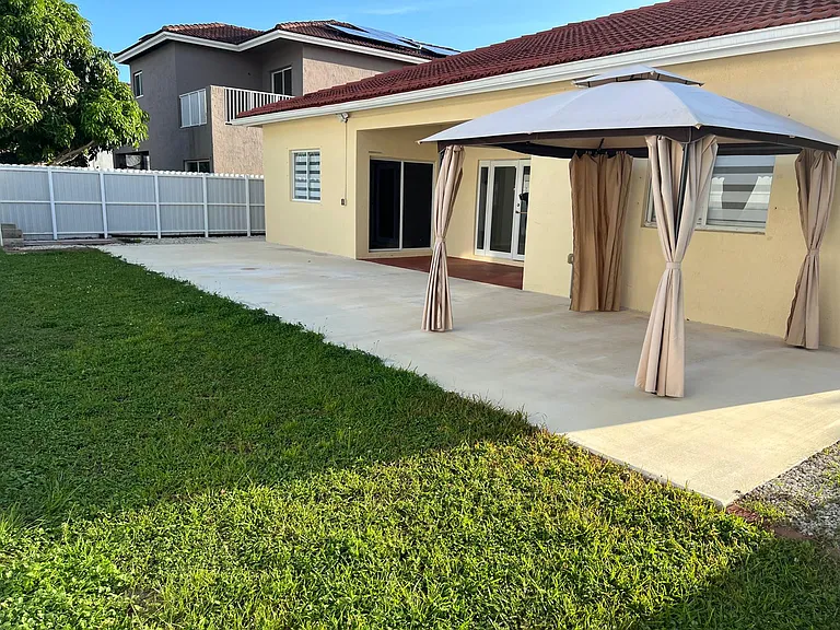 6121 SW 159th Ct — Photo 23