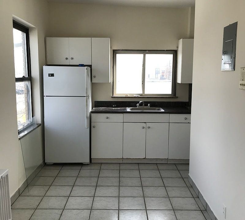 2nd image of 4802 Astoria Blvd