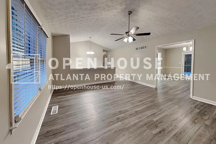 3 bed, 2.0 bath, 1436 sqft, $2,195 — Photo 4
