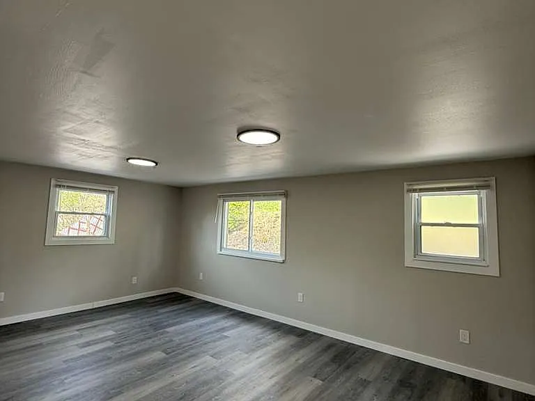 424 Collins Dr — Photo 10