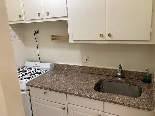 Rented by NCR Real Estate | media 9