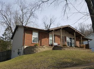 208 May Valley Ln, Fenton, MO