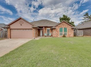 421 E Magnolia Ter, Mustang, OK 73064