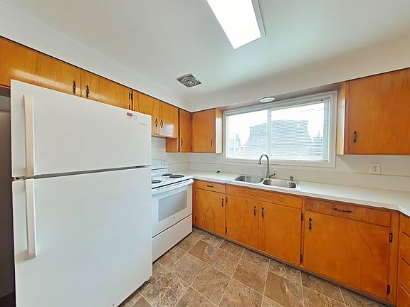 3rd image of 1561 NW Highland Dr #0