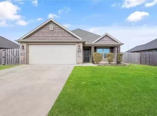 1200 Tulip St, Centerton, AR 72719
