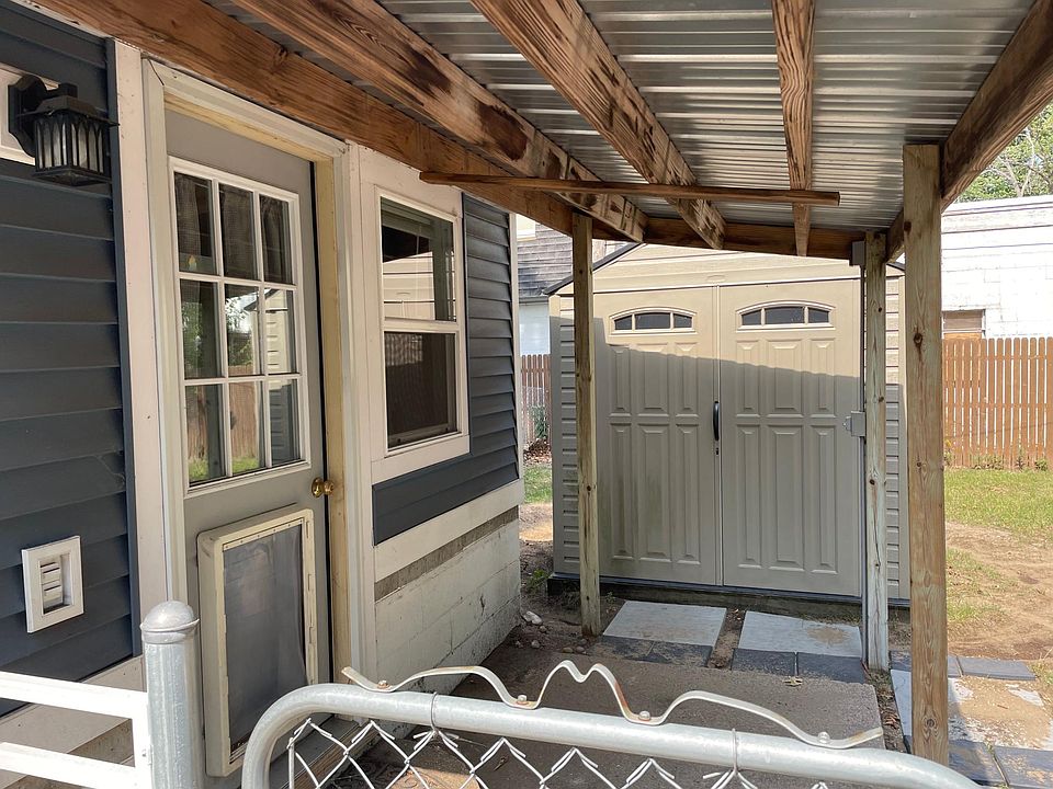 530 Oak St, Ferrysburg, MI 49409 Zillow