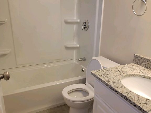 4th image of 129 Woburn St Floor 1