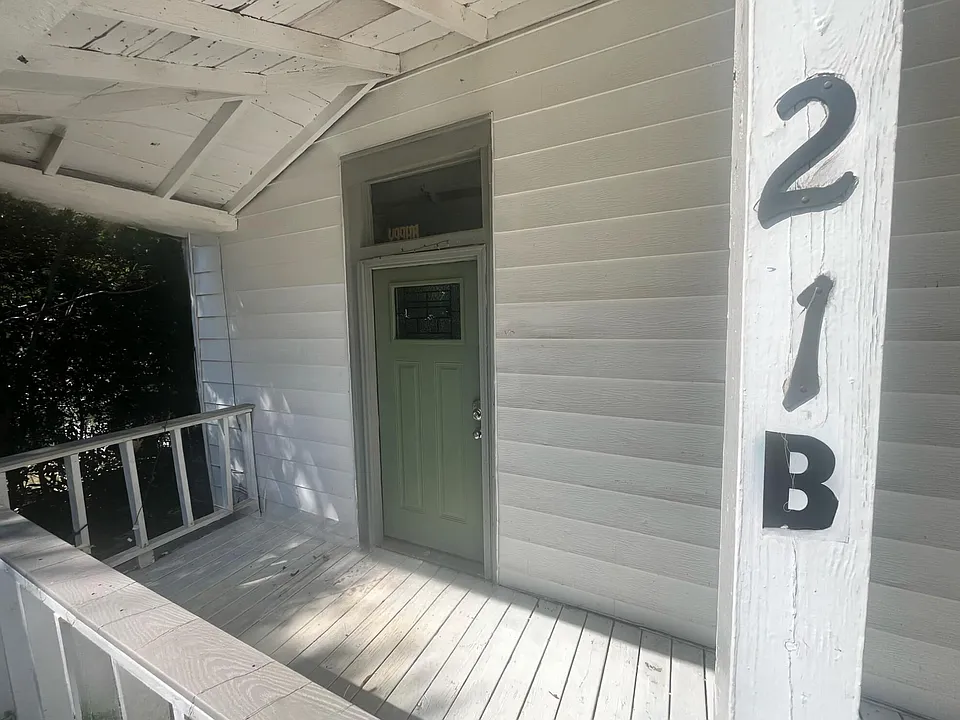 21 2nd Ave #B