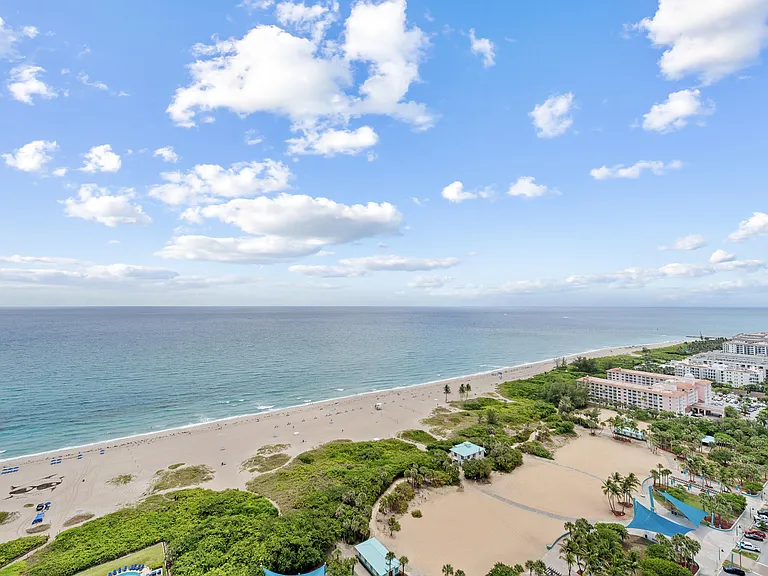 2700 N Ocean Dr #Penthouse 4b — Photo 2