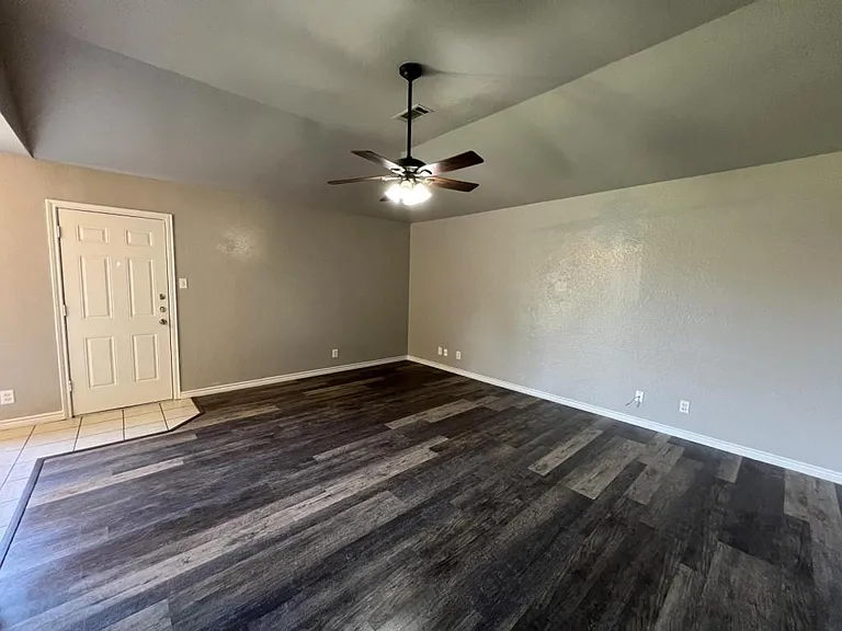 3607 Crescent Dr — Photo 7